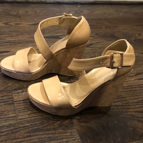 Stuart Weitzman cream wedges - Picture 2 of 4